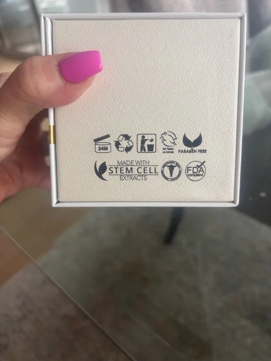 Essence of Pearl Day Cream - White & Gold - Picture 2 of 4